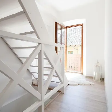 דירה Pr'mruzo Apartmaji *